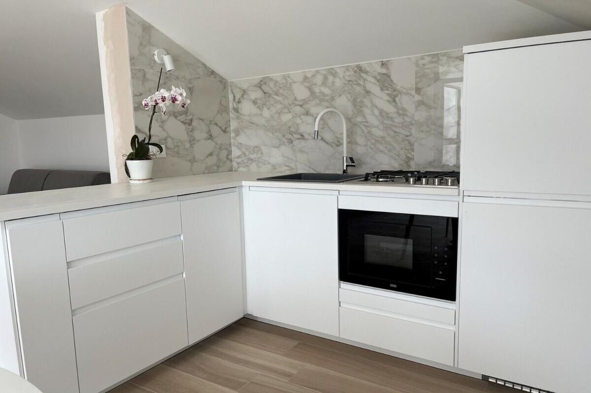 Ferienwohnung Attico Lilium Peschiera del Garda Exterior foto