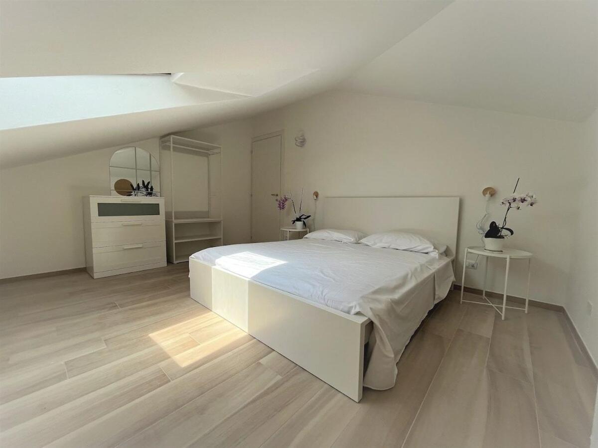 Ferienwohnung Attico Lilium Peschiera del Garda Exterior foto