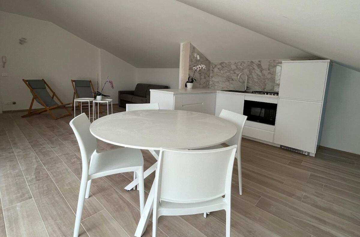 Ferienwohnung Attico Lilium Peschiera del Garda Exterior foto