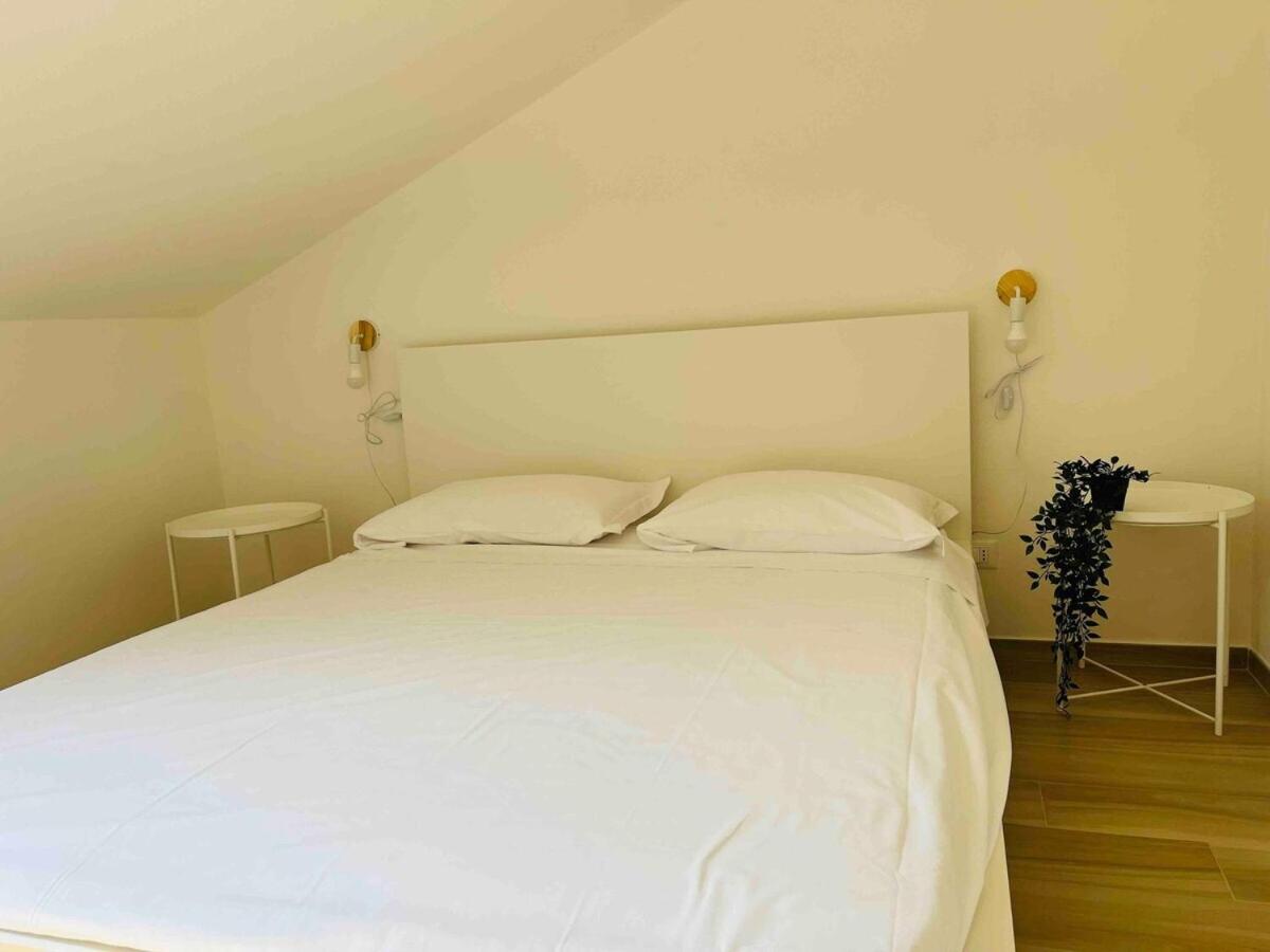 Ferienwohnung Attico Lilium Peschiera del Garda Exterior foto