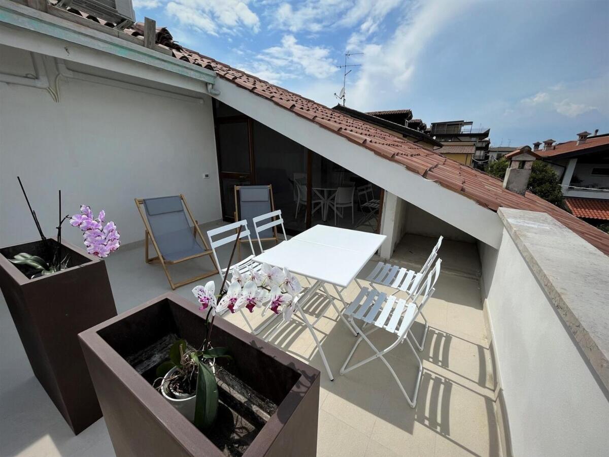 Ferienwohnung Attico Lilium Peschiera del Garda Exterior foto